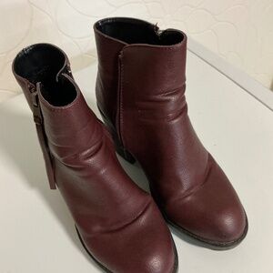 Cute chunky ankle boots, size 8, burgundy